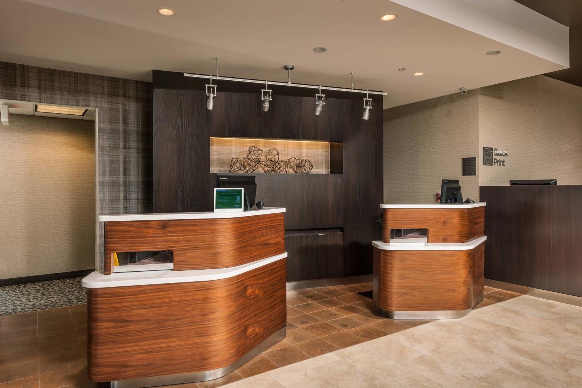 Courtyard By Marriott Boston Littleton Hotel Exterior foto