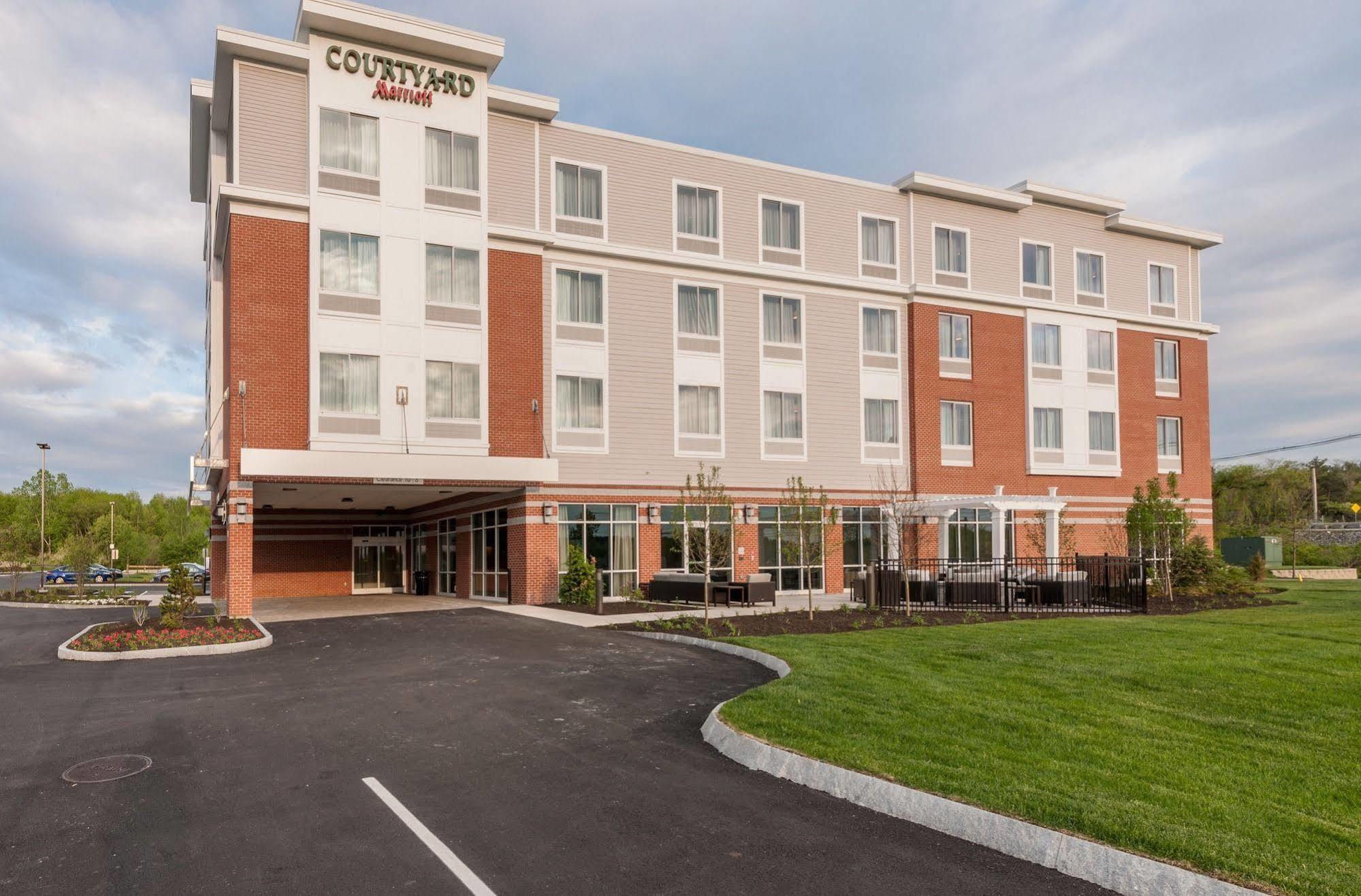 Courtyard By Marriott Boston Littleton Hotel Exterior foto