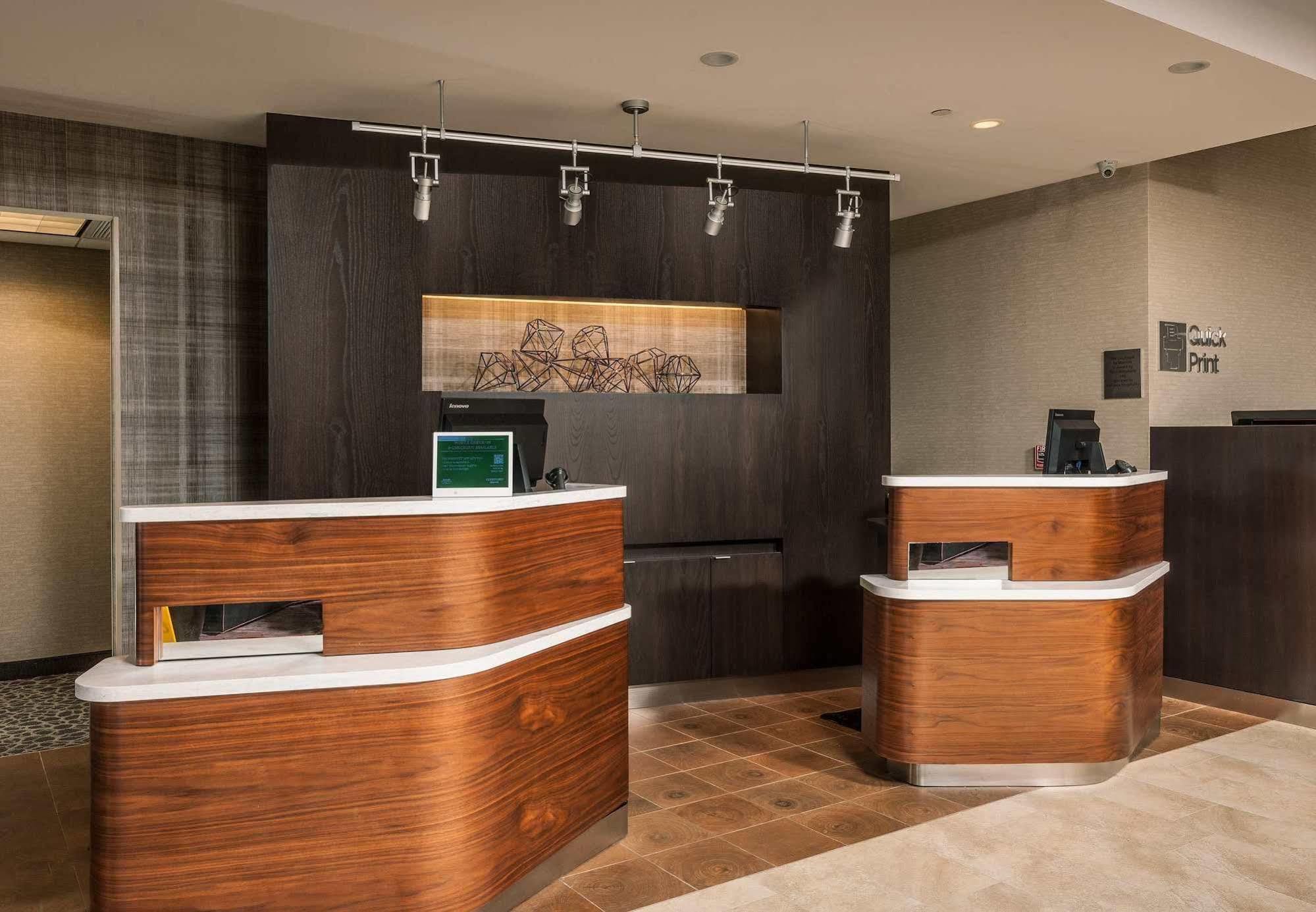 Courtyard By Marriott Boston Littleton Hotel Exterior foto
