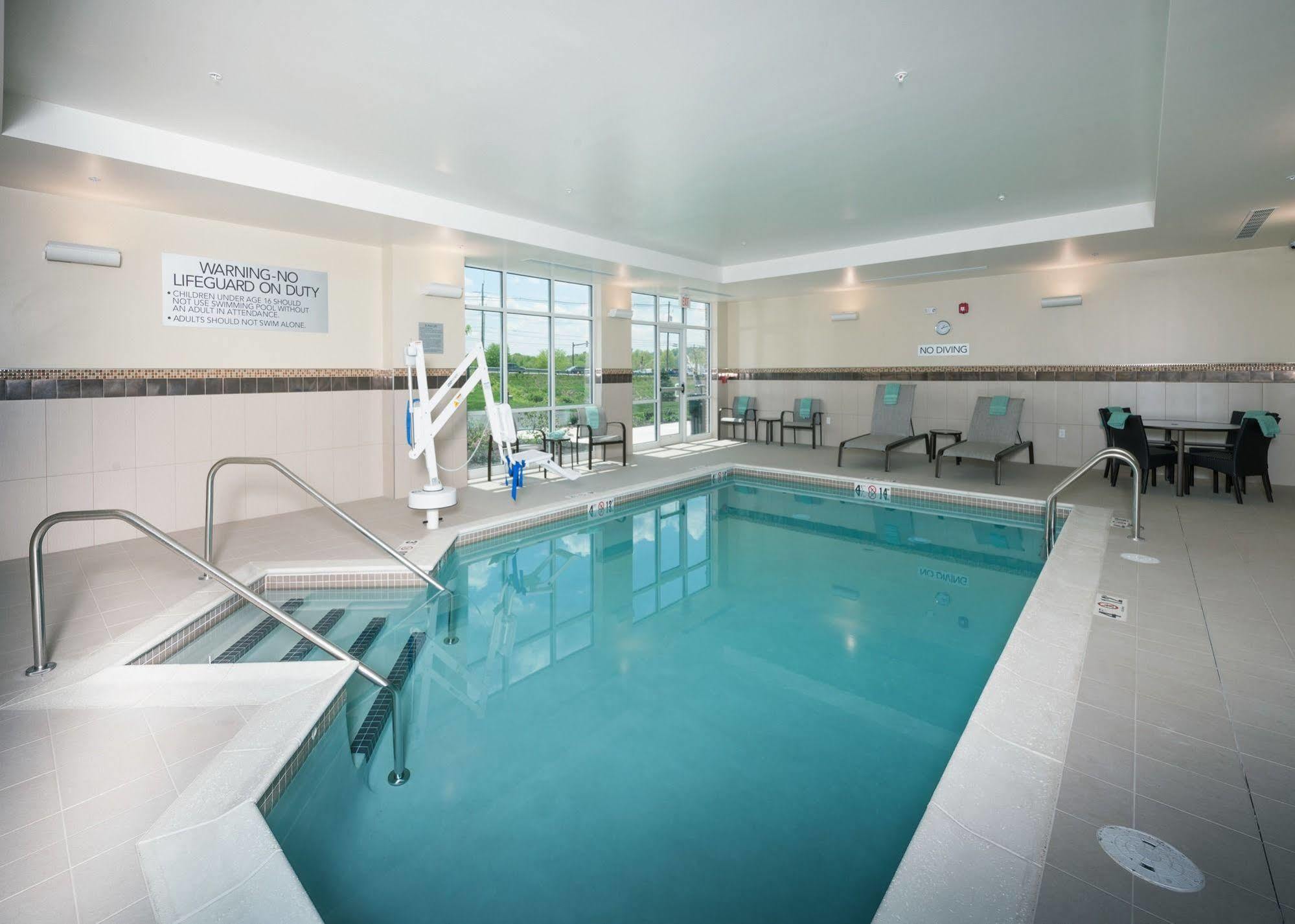 Courtyard By Marriott Boston Littleton Hotel Exterior foto